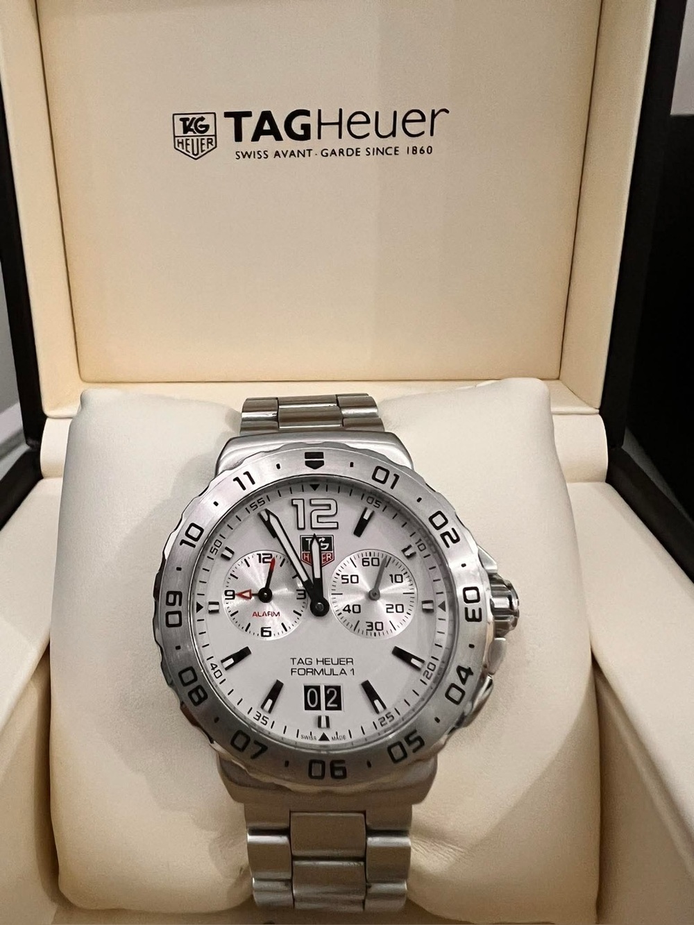 Tag Heuer Men's Silver and White Formula 1 Chronograph Watch